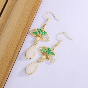Boucles d'oreilles pendantes vintage en éventail avec feuilles de bambou vert et pompon