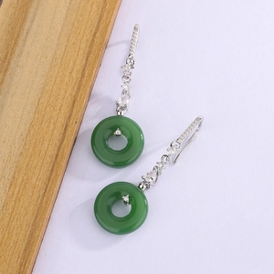 Chinesische grüne Jade-Donut-Ohrringe mit glitzerndem Zirkonia auf Silberhaken