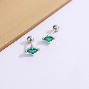 Ohrstecker aus Silber-Metall mit marquiseförmigem grünem Zirkon und Schraubverschluss