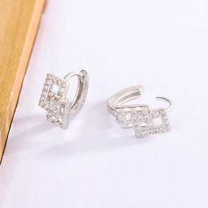 Detail view of S925 silver square earrings with geometric cutting and pavé zircon stones