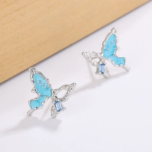 Boucles d'oreilles papillon avec émail bleu ciel et zircon bleu rectangulaire élégant