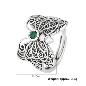 Macro view of butterfly ring showing 16.2mm inner diameter and 3.2g weight details
