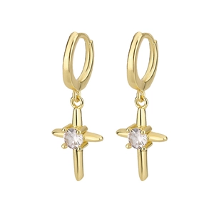 Boucles d'oreilles créoles dorées avec pendentifs étoile et zircons scintillants