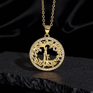 Collana con ciondolo Albero della Vita dorata e pavé di zirconi su pietra scura