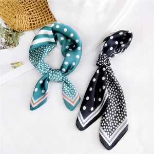 Ensemble de foulards carrés en soie à pois et étoiles en bleu sarcelle et noir