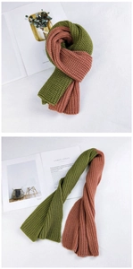 Detail of two-tone thick knit scarf in green and dusty rose with cozy ribbed texture