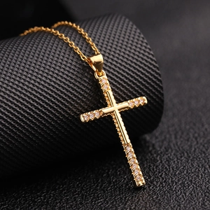 Goldene Hip-Hop Kreuzkette mit Mikro-Pave Zirkonia Kristallen für Damen