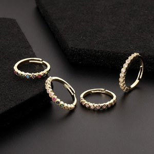 Set of four adjustable gold-plated geometric rings with colorful star-shaped zircons