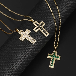 Collana con ciondolo a croce placcata in oro hip hop con zirconi colorati
