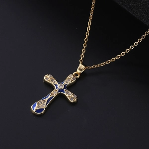 Collana vintage a croce placcata in oro con smalto blu e cristalli di zircone micro-incastonati