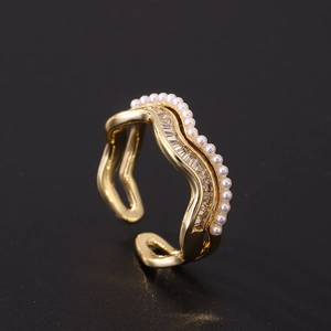 Elegant gold plated wavy open ring with white pearls and square zircon crystals