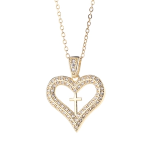 Elegante collana con ciondolo a cuore dorato con croce centrale e pietre di zircone