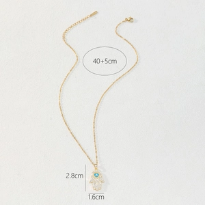 Dettaglio della collana Mano di Fatima con occhio blu e zirconi con misure indicate