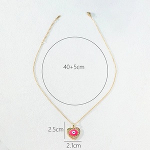 Dettagli delle dimensioni della collana a cuore malocchio d'oro con zirconi colorati