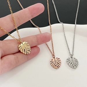 Colliers minimalistes avec pendentif feuille de monstera en acier inoxydable or, rose et argent