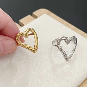 Minimalist stainless steel open rings with hammered heart design in gold and silver