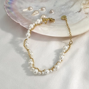 Bracelet élégant pour femme en acier inoxydable doré avec perles blanches et chaîne réglable
