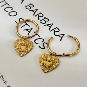 Boucles d'oreilles cœur vintage en acier inoxydable doré avec motif soleil texturé
