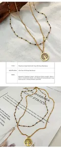 Dettaglio della collana a doppio strato placcata oro 18k con ciondolo albero della vita