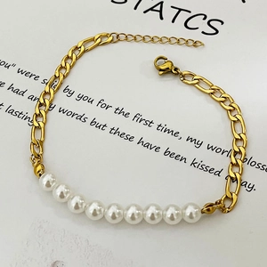 Bohemian stainless steel pearl bracelet featuring Figaro chain and white round pearls