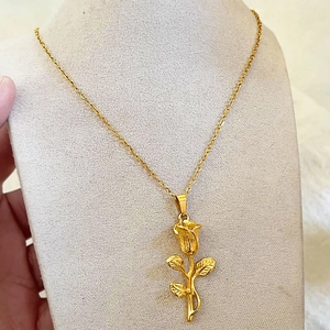 Collier Pendentif Rose Vintage Style Doux Acier Au Titane Plaqué Or Chaîne Clavicule Bijoux De Niche Femmes