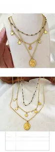 Détails de collier triple rang en acier titane doré avec pendentifs étoile et médaille