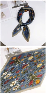 Détail d'un foulard plissé en soie avec motifs floraux rétro et bordure bleu-gris kaki
