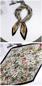 Détail d'un foulard plissé avec imprimé floral délicat et bords festonnés noirs