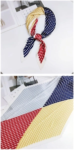 Détail d'un foulard en soie avec motifs géométriques en losanges et plis accordéon élégants