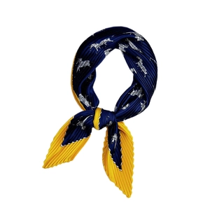 Foulard plissé en losange avec motif zèbre bleu marine et jaune pour décoration de cou femme