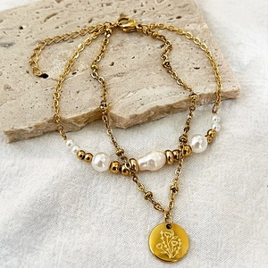 Bracelet Double Couche En Acier Inoxydable Et Künstliche Perles Avec Pendentif Camélia Floral Rond Bijou Élégant Pour Femmes Plaqué Or