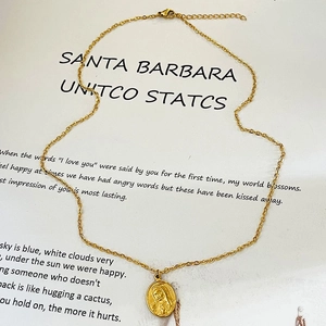 Collier doré vintage à plusieurs rangs avec médaille Vierge Marie et pendentifs étoile