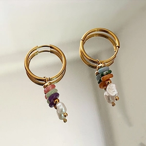Boucles d'oreilles créoles dorées vintage avec perles de pierre naturelle et perle baroque