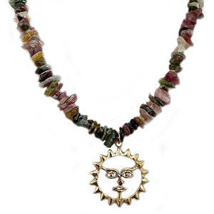 Collier de pierres naturelles colorées avec pendentif visage de soleil doré rétro