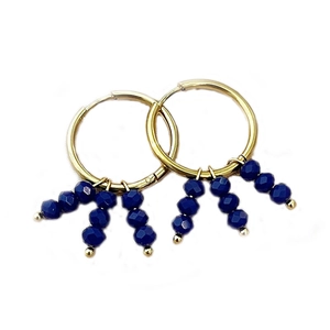 Handgefertigte goldene Creolen mit marineblauen facettierten Kristallperlen-Quasten