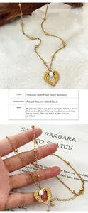 Détail du collier cœur en acier inoxydable plaqué or 18K avec perle et chaîne de 45cm