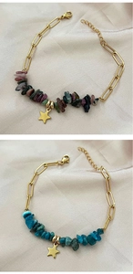 Détail du bracelet bohème en chaîne trombone dorée avec pierres naturelles et étoile