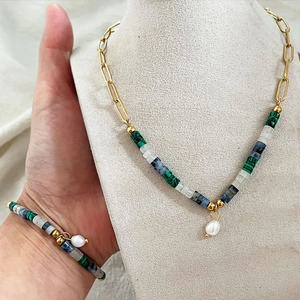 Parure de collier et bracelet faits main avec perles d'eau douce et pierres colorées
