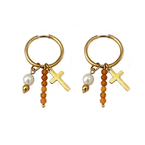 Boucles d'oreilles créoles dorées en acier avec perles et pendentifs croix