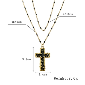 Collana a doppio strato in acciaio inossidabile con croce, perle nere e oro 18k