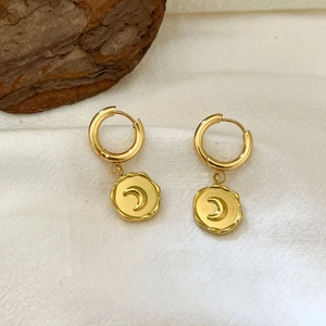 French Retro Crescent Moon Hoop Earrings Titanium Steel With 18K Gold Plating Textured Round Coin Pendant Jewelry For Women