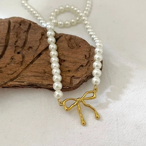 Collier De Künstliche Perles Avec Pendentif Nœud Papillon Acier Titane Fait Main Perlé Plaqué Or 18 Carats Bijoux Élégants Femmes