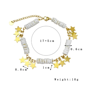 Bracelet en acier inoxydable doré 18 carats avec coquillages blancs et breloques étoiles