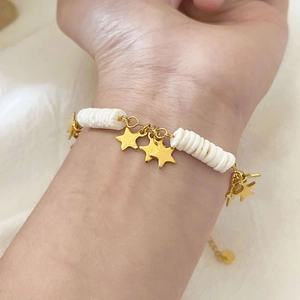 Bracelet étoile en acier inoxydable plaqué or 18k avec perles blanches en nacre