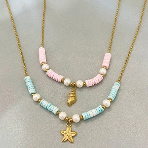 Collier en acier inoxydable plaqué or 18k avec pendentif coquillage, perles et perles bleues