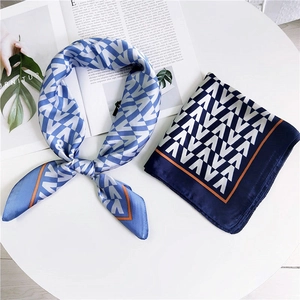 Élégant foulard en soie à motif géométrique A bleu marine et orange pour femme