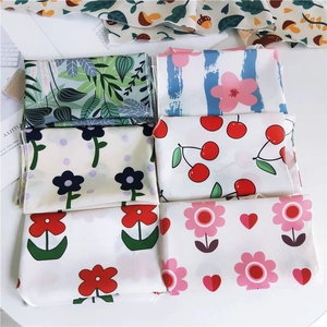 Foulard Triangle En Satin Pour Femmes Bandana Imprimé Floral Rétro Attache Cheveux Cou Doux Coréen