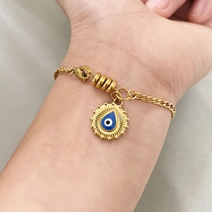Bracelet chaîne en acier doré vintage avec pendentif œil protecteur et détails soleil