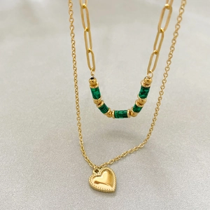 Collier double rang doré avec pendentif cœur et perles vertes pour femmes