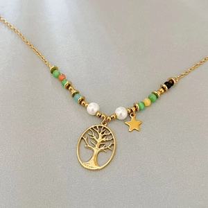 18K gouden levensboom ketting met kleurrijke kralen en klein ster hanger detail